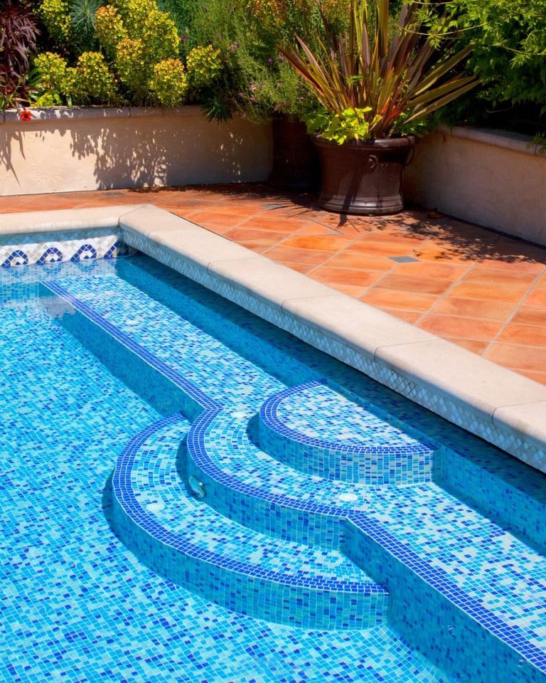 Pool mit Mosaiken